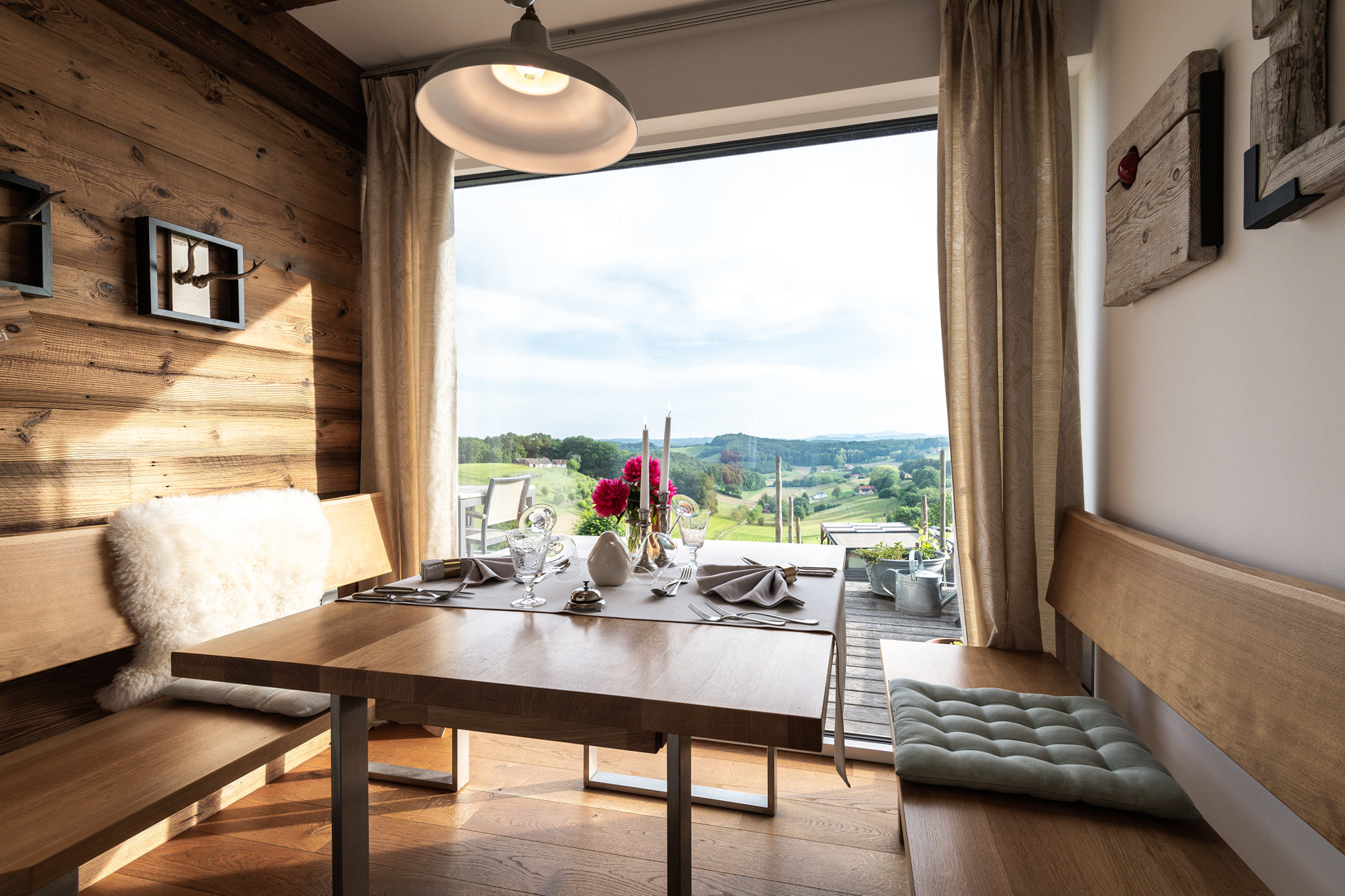 Hüttendorf - Frühstück: Frühstückservice - Das kleinste Restaurant Österreichs im Chaletdorf Weingarten-Resort Unterlamm Loipersdorf in der Steiermark - Weingarten-Resort Unterlamm Loipersdorf