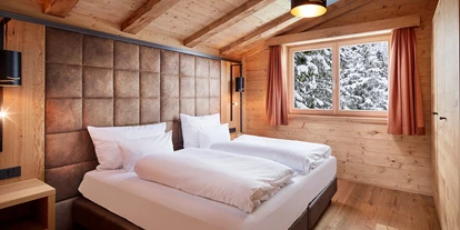 Hüttendorf - Parkplatz direkt an der Hütte - Schlafzimmer - Zugspitz Lodge