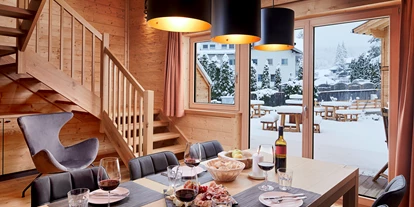 Hüttendorf - Parkplatz direkt an der Hütte - Esszimmer - Zugspitz Lodge