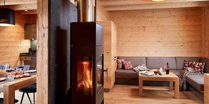 Hüttendorf - Parkplatz direkt an der Hütte - Wohnzimmer - Zugspitz Lodge