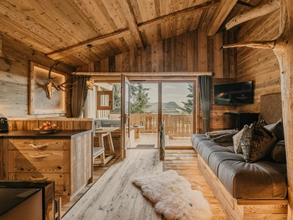 Hüttendorf - Whirlpool: beim Chalet - Chalet Resort - ZU KIRCHWIES
