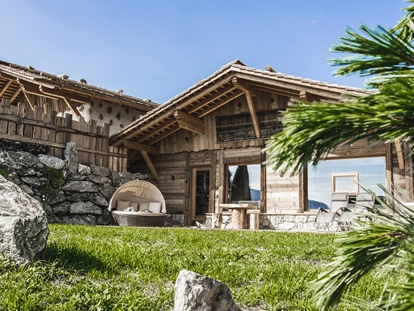 Hüttendorf - Whirlpool: beim Chalet - Chalet Resort - ZU KIRCHWIES