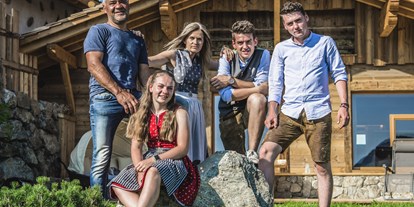 Hüttendorf - Umgebungsschwerpunkt: Berg - Deine Gastgeber Rosamunde mit Walter, Elias, Hannes & Hannah freuen sich auf Dich - Chalet Resort - ZU KIRCHWIES