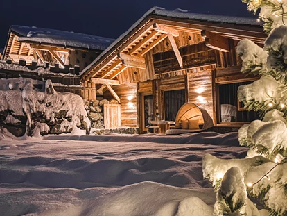 Hüttendorf - Whirlpool: beim Chalet - Chalet Resort - ZU KIRCHWIES