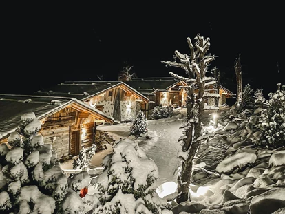 Hüttendorf - Whirlpool: beim Chalet - Chalet Resort - ZU KIRCHWIES