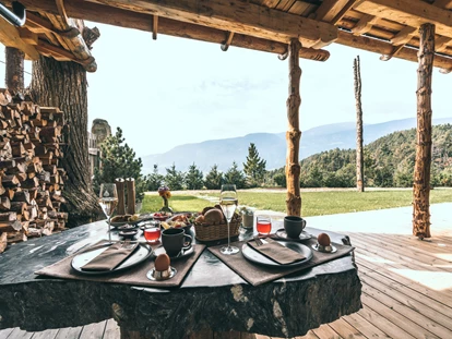 Hüttendorf - Whirlpool: beim Chalet - Chalet Resort - ZU KIRCHWIES
