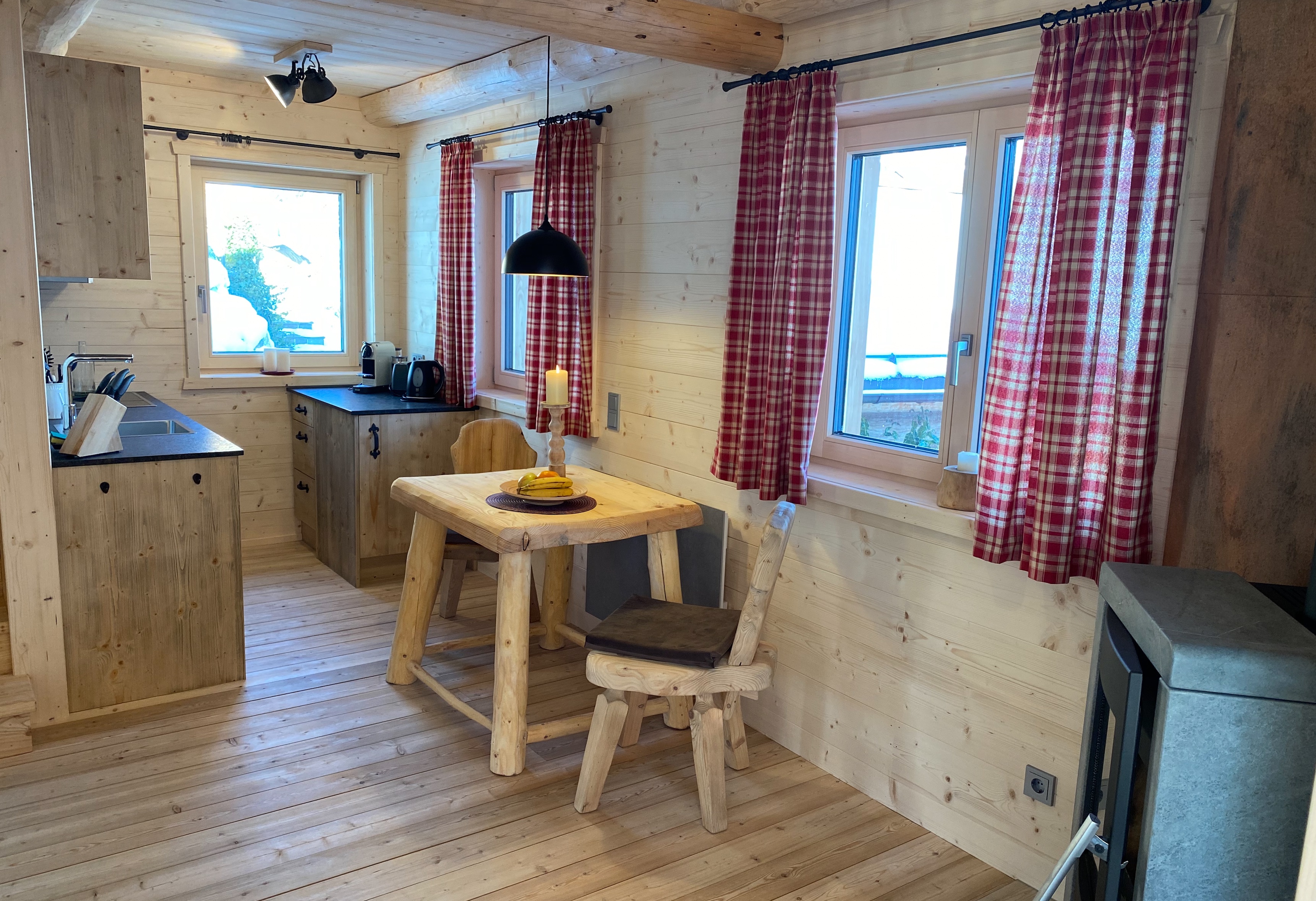 1001meter by Hüttendorf Maria Alm Hütten im Detail Murmeltier Wellness Chalets