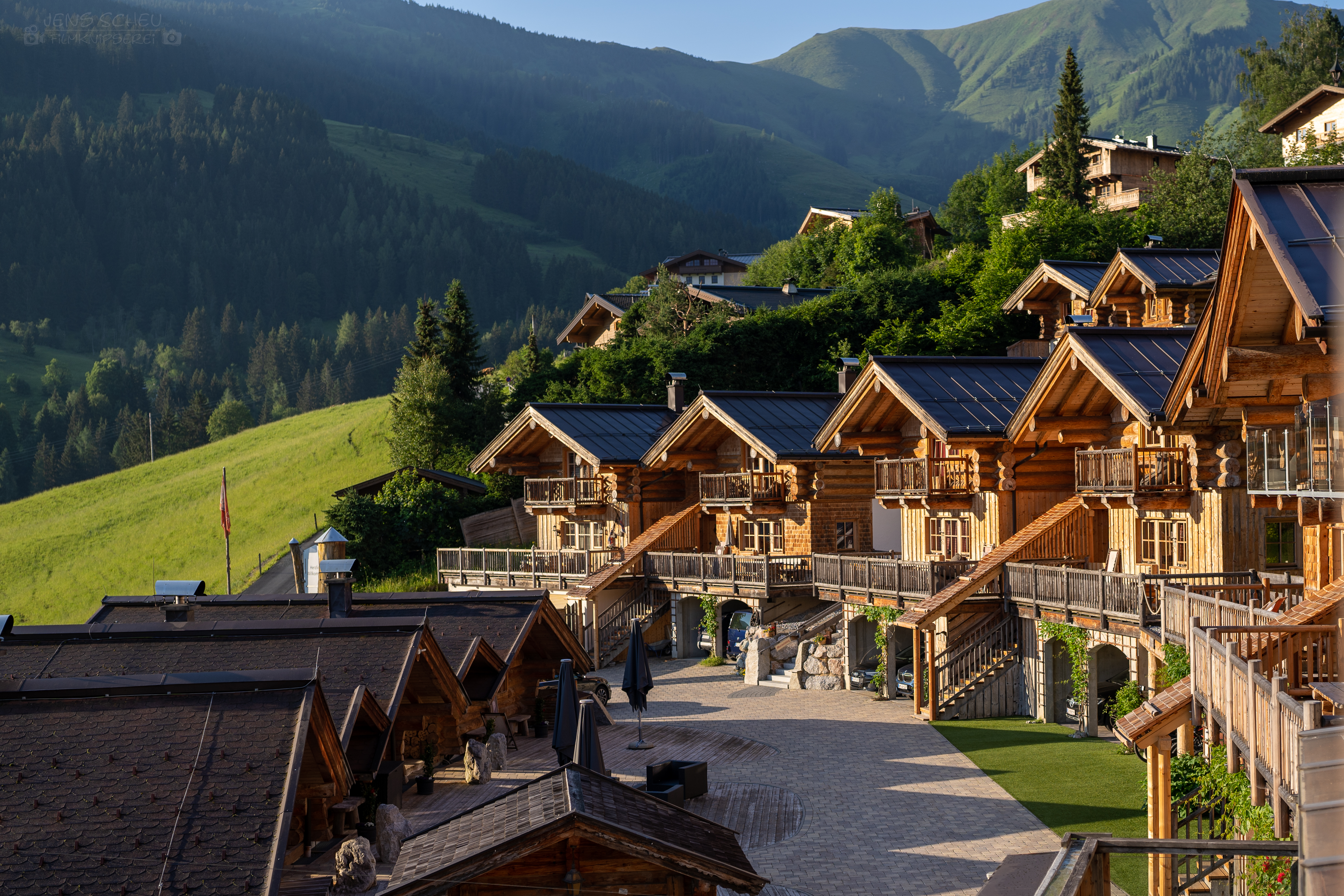 Chalet: Die Morgensonne berührt unser Dorf - 1001meter by Hüttendorf Maria Alm