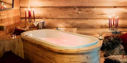 Hüttendorf - Chaletgröße: 4 - 6 Personen - Pinzgau - Whirlbadewanne im Hochkönigchalet - Hüttendorf Maria Alm