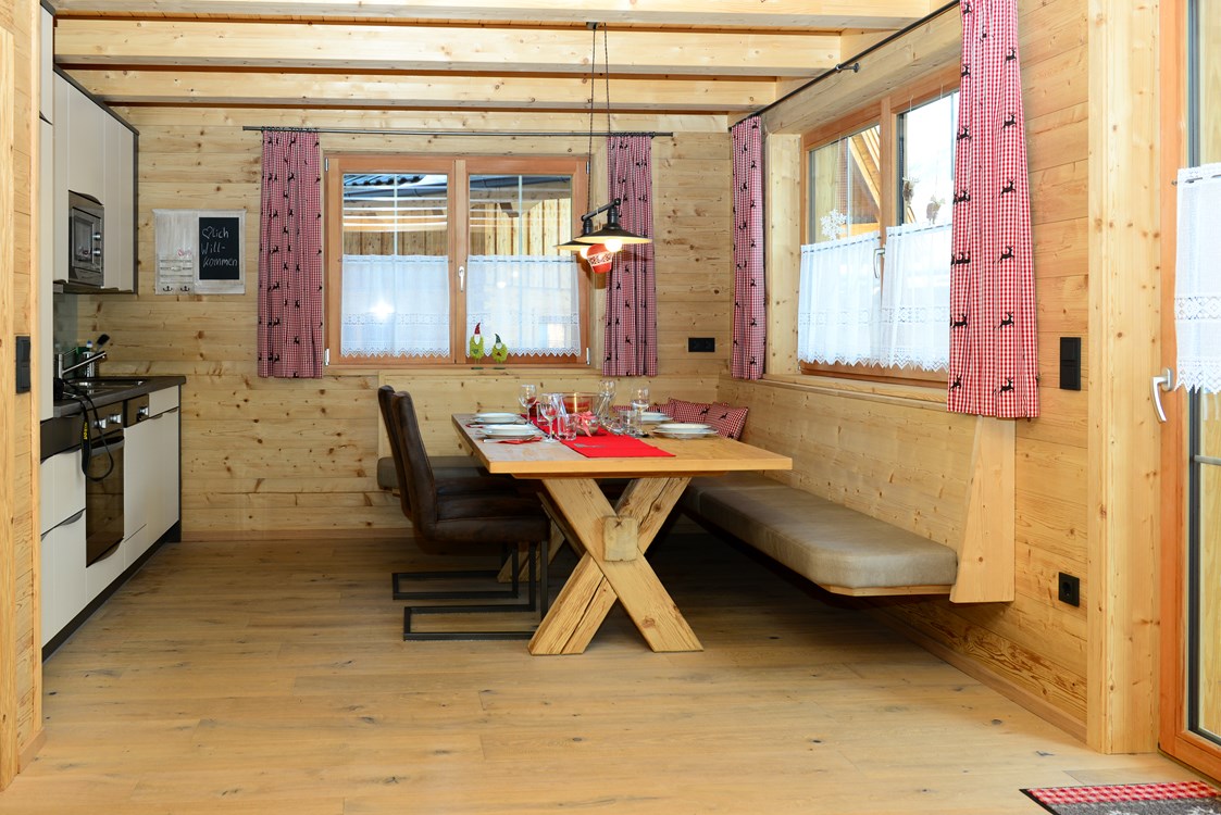Chalet: Wohnküche in den großen Hütten -  Lechtal Chalets