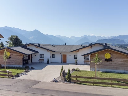 Hüttendorf - Schröcken - Außenansicht Sommer von DIE ZWEI Sonnenchalets - DIE ZWEI Sonnen Chalets