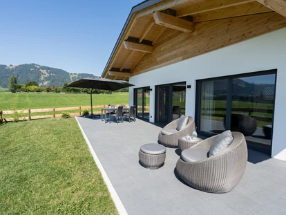 Hüttendorf - Schröcken - Chaletterrasse mit Garten - DIE ZWEI Sonnen Chalets