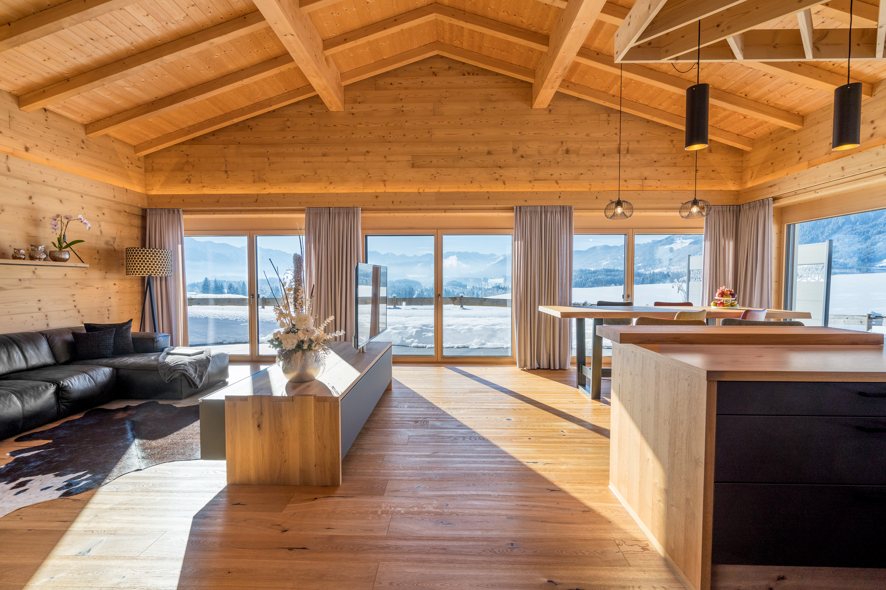 Hüttendorf - Neukirch (Bodenseekreis) - Chalet Wohnraum mit Bergpanorama - DIE ZWEI Sonnen Chalets