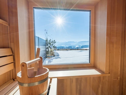 Hüttendorf - Schröcken - Saunagang mit Bergblick  - DIE ZWEI Sonnen Chalets