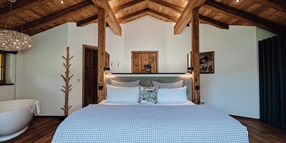 Hüttendorf - King Size Bett - Chalets Bayrischzell mit privatem Hottub und Sauna