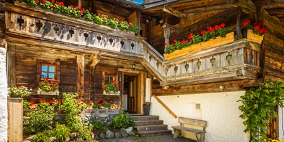 Hüttendorf - PLZ 5672 (Österreich) - Eingang Chalet Bascht - Chalet Marolden