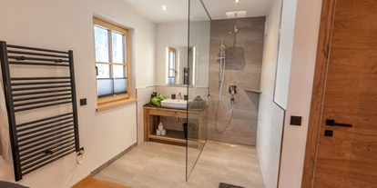 Hüttendorf - PLZ 5672 (Österreich) - Badezimmer Chalet Sepp - Chalet Marolden