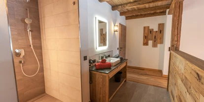 Hüttendorf - PLZ 5672 (Österreich) - Badezimmer Chalet Sepp - Chalet Marolden