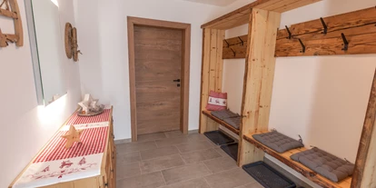 Hüttendorf - PLZ 5672 (Österreich) - Eingangsbereich Chalet Sepp - Chalet Marolden