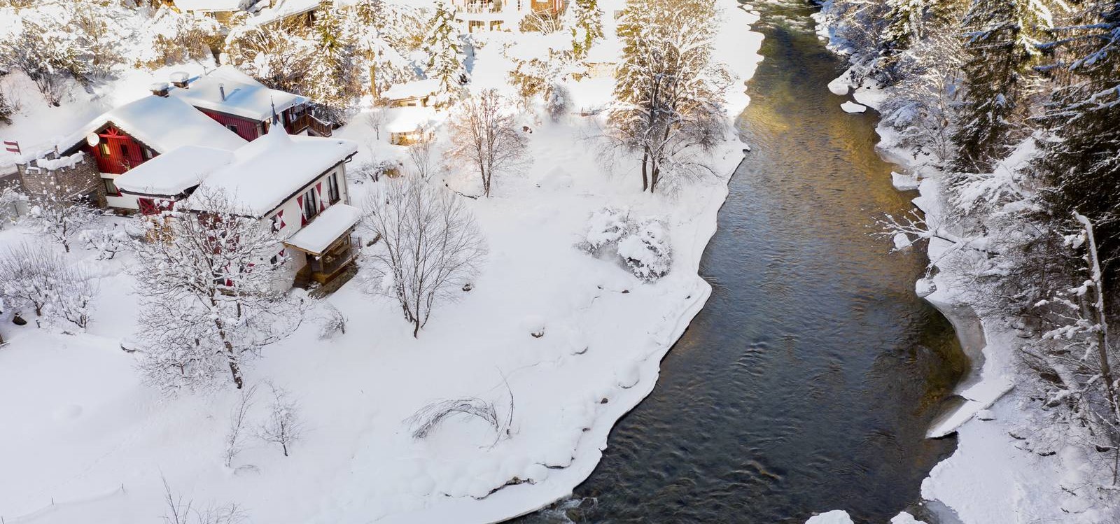 Smileys Fluss Chalet Hütten im Detail Smileys Fluss Chalet Lieser Rauschen 