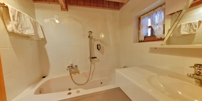 Hüttendorf - Chaletgröße: 8 - 10 Personen - Badezimmer 1 - Glocknerhaus Naturdomizil