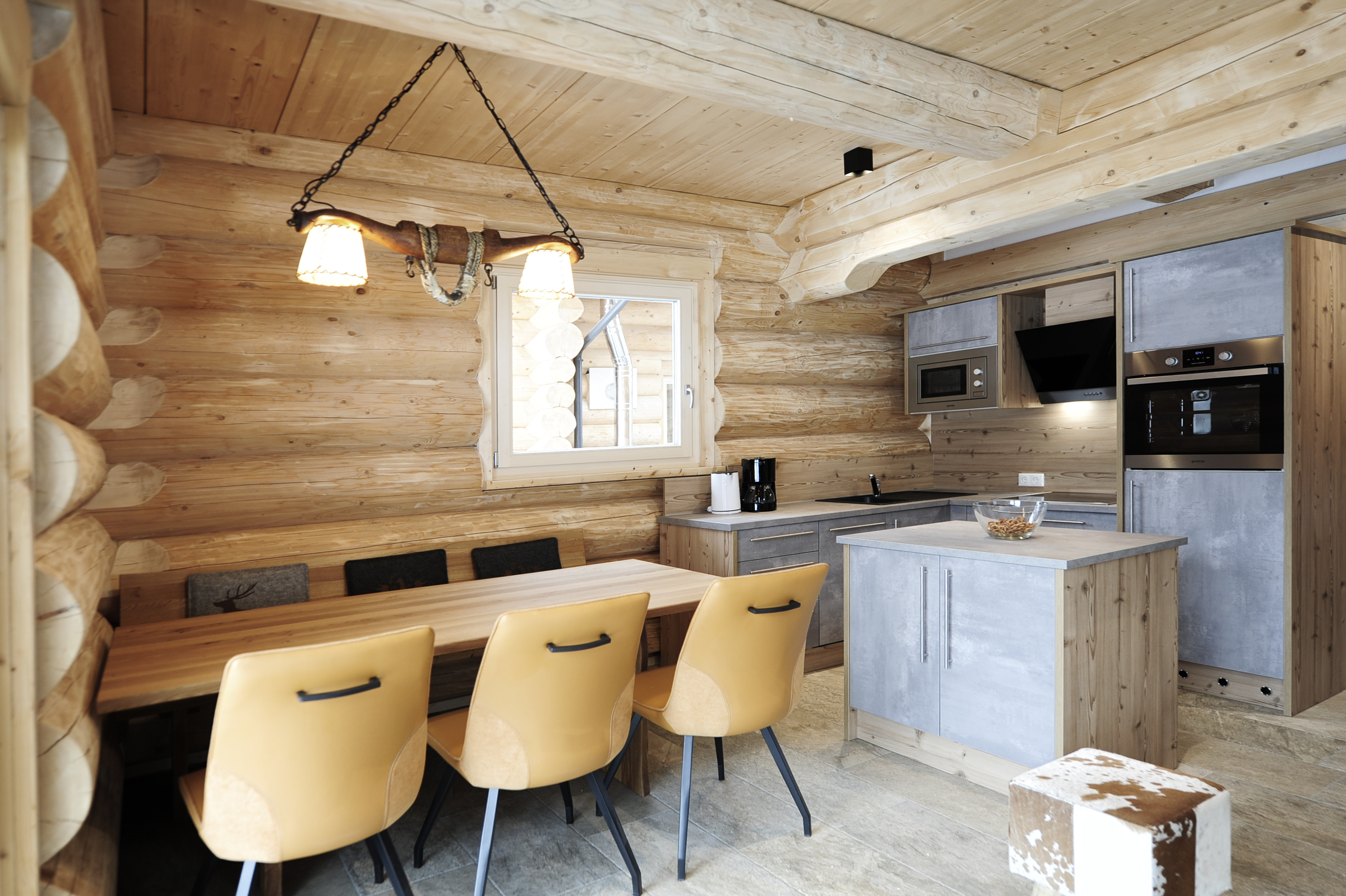 Chalet: Summit Lodges