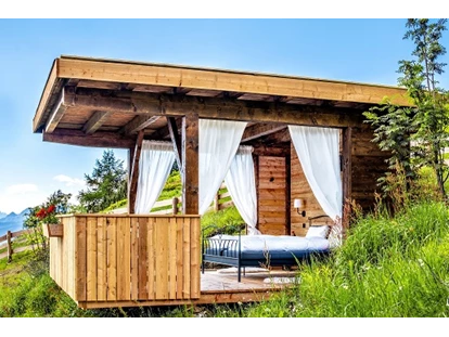 Hüttendorf - Whirlpool: beim Chalet - Outdoorzimmer (Frühjahr-Sommer-Herbst) - STERN MOUNTAIN CHALETS ****