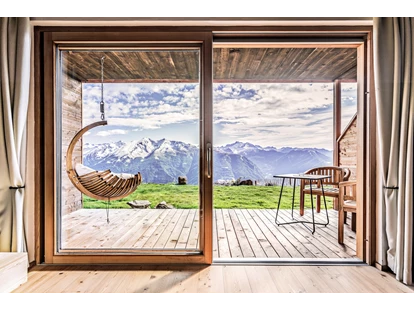 Hüttendorf - Whirlpool: beim Chalet - STERN MOUNTAIN CHALETS ****