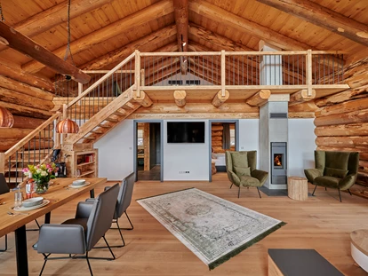 Hüttendorf - Whirlpool: beim Chalet - Laumertal