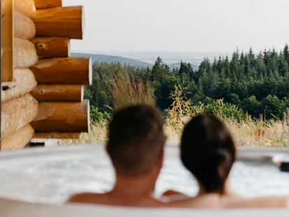 Hüttendorf - Whirlpool: beim Chalet - Laumertal