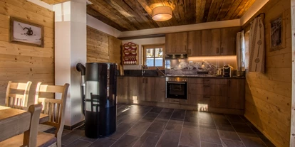 Hüttendorf - Chaletgröße: 4 - 6 Personen - Pinzgau - Chalet Herbstzeit Leogang Küche - Herbstzeit Chalet Leogang