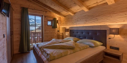 Hüttendorf - Chaletgröße: 4 - 6 Personen - Pinzgau - Chalet Herbstzeit Leogang Schlafzimmer - Herbstzeit Chalet Leogang