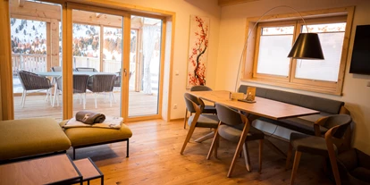 Hüttendorf - Chaletgröße: 8 - 10 Personen - Wohnbereich Rotfuchs mit Wintergarten - Designchalets Heidialm-Falkertsee