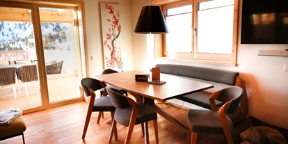 Hüttendorf - Chaletgröße: 8 - 10 Personen - Essplatz Rotfuchs - Designchalets Heidialm-Falkertsee