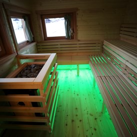 Chalet: Aussenansicht mit Sauna - Designchalets Heidialm-Falkertsee