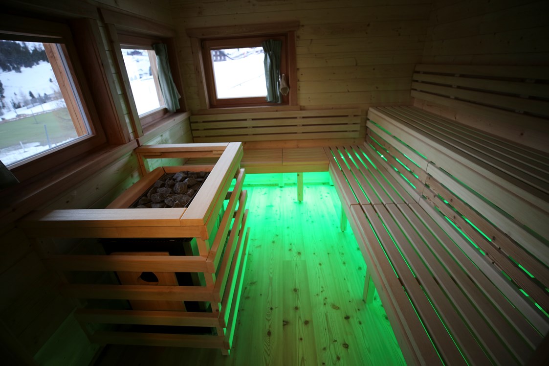 Chalet: Aussenansicht mit Sauna - Designchalets Heidialm-Falkertsee