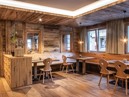 Hüttendorf - Schröcken - Restaurantbereich im Berghaus Schröcken - Berghaus Schröcken