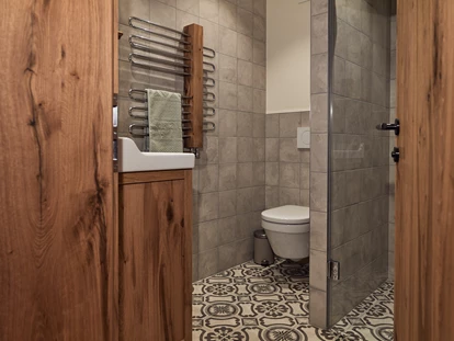 Hüttendorf - Schröcken - Badezimmer im Apartment Auszeit im Berghaus Schröcken - Berghaus Schröcken