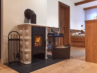Hüttendorf - Schröcken - Kamin im Apartment Auszeit im Berghaus Schröcken - Berghaus Schröcken