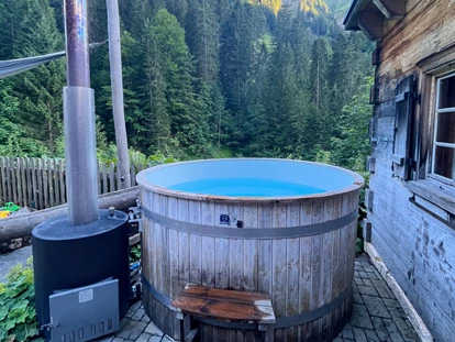 Hüttendorf - Schröcken - Hot Tube im Chalet Unterboden 5 - Berghaus Schröcken