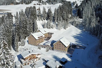 Chalet: Das neue Berghaus am Dorfzentrum von Schröcken
Chalets - Apartments - Spa
Basecamp für Bergfreunde, 2-20 Personen - Berghaus Schröcken