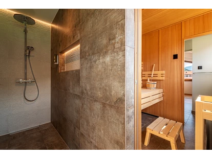 Hüttendorf - Schröcken - Jedes Chalet mit 2 getrennten Regenduschen und einer Sauna - Gränobel Chalets