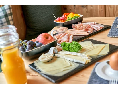 Hüttendorf - Schröcken - Frühstück ins Chalet geliefert - Gränobel Chalets