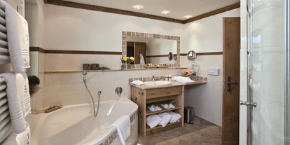 Hüttendorf - PLZ 5672 (Österreich) - Châlet Badezimer - Chalets am Hotel Der Lärchenhof