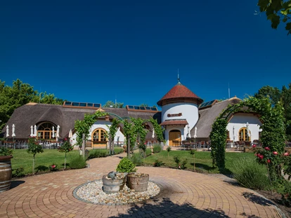 Hüttendorf - Restaurant - Csarda "Heurigen Stadl"  - VILA VITA Pannonia
