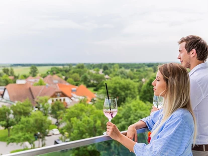 Hüttendorf - Restaurant - Cocktail auf der Panoramalounge - VILA VITA Pannonia