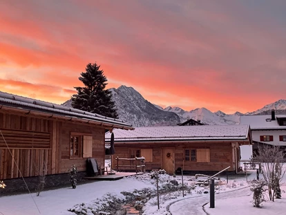Hüttendorf - Schröcken - Der Himmelschrofen wacht über unser Chaletdorf  - Alpglück Chalets *****