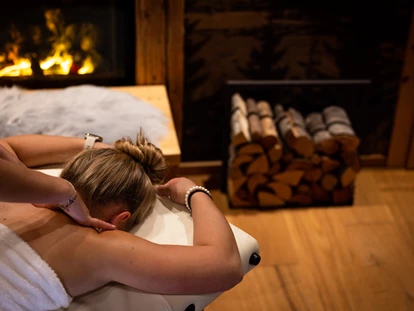 Hüttendorf - Schröcken - Auf Wunsch kommt unsere Masseurin zu euch ins Chalet - Alpglück Chalets *****