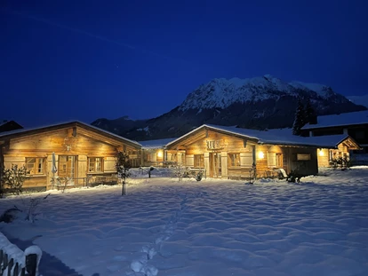 Hüttendorf - Schröcken - Herrliche Winternacht im Chaletdorf Alpglück in Oberstdorf/Allgäu - Alpglück Chalets *****