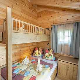 Chalet: Kinder-Schlafzimmer mit Etagenbett. Unteres Bett geeignet für 2 Kinder, gerne auch für Erwachsene. - Chalets @ Filzmooserhof